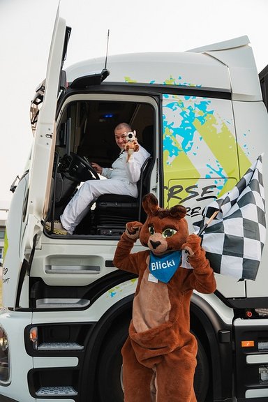 Mercedes-Benz Trucks bricht GUINNESS WORLD RECORDS™-Weltrekord mit eActros 600