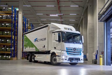 Emissionsfreier Werksverkehr in Mannheim: Pfenning Logistics fährt Mercedes-Benz eActros