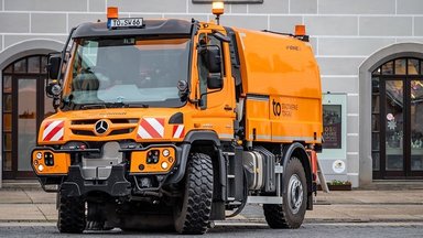 Für Straßenreinigung und Winterdienst Stadtwerke Torgau setzen erneut auf Unimog Geräteträger
