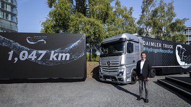 Daimler Truck #HydrogenRecordRun: Mercedes-Benz GenH2 Truck knackt 1.000-Kilometer-Marke mit einer Tankfüllung flüssigem Wasserstoff