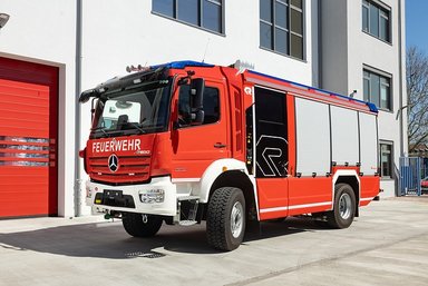 RETTmobil 2025: Mercedes-Benz Special Trucks presents Unimog TLF 3000 and Atego HLF 10