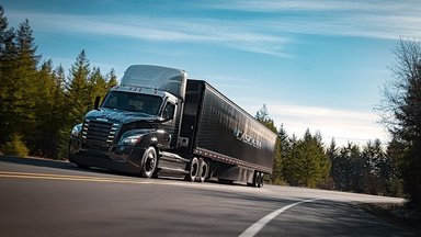 Über eine Millionen Testmeilen: Daimler Truck bringt elektrischen Freightliner Cascadia in Nordamerika in Serie