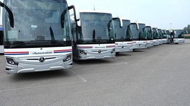 30 Reisehochdecker Mercedes-Benz Tourismo M/2 für den Gran-Turismo-Linienverkehr in Norditalien 