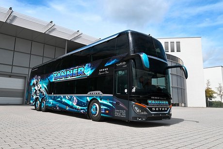 Göttlicher Setra zum 50. Firmenjubiläum
