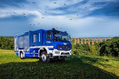 75th Atego on its 75th birthday: Germany-wide handover of equipment trucks to THW in full gear