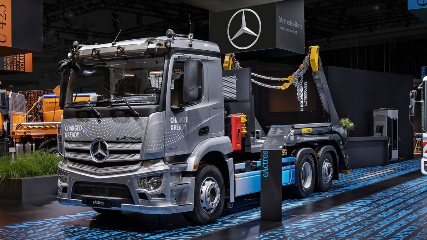 Mercedes-Benz Trucks präsentiert auf der IFAT 2022 in München nachhaltige  kommunale Mobilitätslösungen