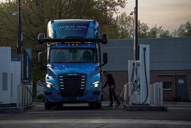 Daimler Truck unveils battery electric autonomous Freightliner eCascadia technology demonstrator