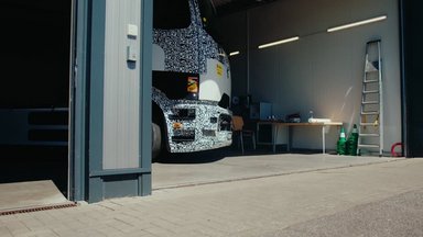 Safer on the road with high voltage: High passive safety of the Mercedes-Benz eActros 600 confirmed in crash tests