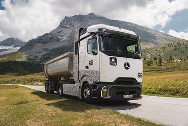 Nächste Generation Brennstoffzellen-Lkw: Entwicklungsfahrzeuge überzeugen auch bei hochsommerlichen Temperaturen in den Alpen