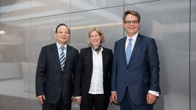 Daimler Trucks & Buses und CATL vereinbaren globale Belieferung von Batteriemodulen für elektrische Lkw
