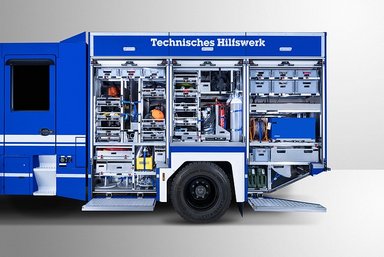 75th Atego on its 75th birthday: Germany-wide handover of equipment trucks to THW in full gear