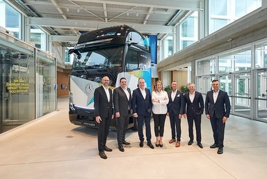 Absichtserklärung für Bestellung über 50 eActros LongHaul: Tevex Logistics setzt auf E-Sattelzugmaschine mit Stern