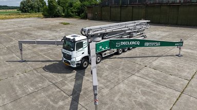 Europäische Premiere in Belgien: Gigantische Betonpumpe auf 7-achsigem Mercedes-Benz Arocs