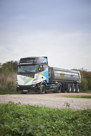 Bauverkehr goes Elektro: Mercedes-Benz Trucks präsentiert auf der bauma 2022 maßgeschneiderte geräuscharme und lokal CO2-neutrale Fahrzeuglösungen