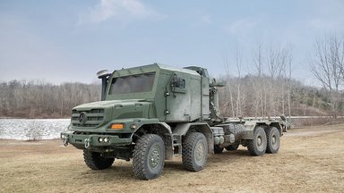 Mercedes-Benz Special Trucks expands its defence portfolio: four-axle Zetros with all-wheel drive on show for the first time at Eurosatory