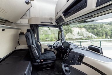 Mercedes-Benz Actros with Active Brake Assist 5 and Sideguard Assist, Active Drive Assist, MirrorCam