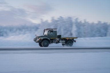 Green light at the Arctic Circle: Daimler Truck defence vehicles pass winter testing on ice and snow