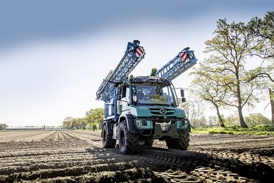 In use all year round: Unimog implement carriers for agriculture, contractors and municipalities