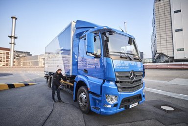 Mercedes-Benz Lkw: FutureLab@Mercedes-Benz Trucks: Wie Mercedes-Benz Trucks den Lkw der Zukunft entwickelt: Hochkarätige Experten, exklusive Einblicke