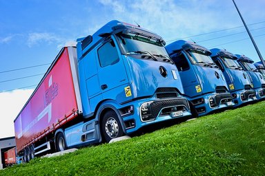 Transports Vallée in France is investing in the future: First Mercedes-Benz eActros 600 and 62 Actros L with ProCabin