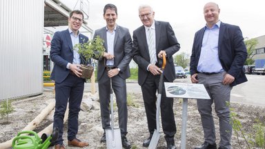 Ministerpräsident Winfried Kretschmann besucht  Mercedes-Benz Werk Gaggenau im Werkteil Rastatt