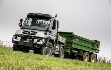 Mercedes-Benz Unimog U 423 in operation as a tractor unit: Unimog impresses with great economy
