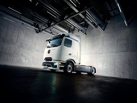 Mercedes-Benz Trucks expands its e-truck portfolio with new eActros Lowliner variant