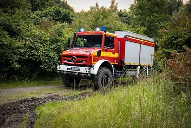 Meister der Elemente: Feuerwehr Lünen mit Unimog gewappnet für Brände, Hochwasser und Sturmereignisse