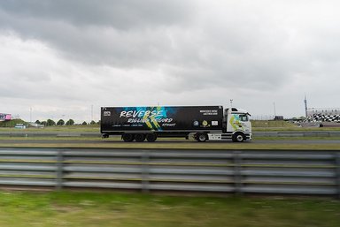Mercedes-Benz Trucks bricht GUINNESS WORLD RECORDS™-Weltrekord mit eActros 600
