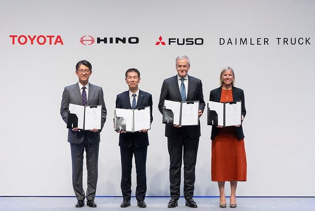 Daimler Truck, Mitsubishi Fuso, Hino and Toyota Motor Corporation conclude Definitive Agreements on integrating Mitsubishi Fuso and Hino Motors