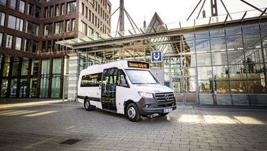 Two welcome additions to the minibuses bearing the three-pointed star:  The Sprinter Transfer 45 and Sprinter City 45