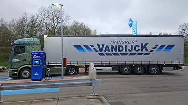 Vandijck Transport testet eActros 600 auf über 1.500 Kilometer langer Fernverkehrsstrecke