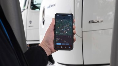 Mercedes-Benz Trucks erweitert Remote App für Lkw-Fahrerinnen und -Fahrer um Parkplatzsuche 