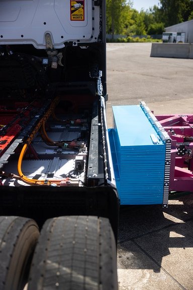 Safer on the road with high voltage: High passive safety of the Mercedes-Benz eActros 600 confirmed in crash tests