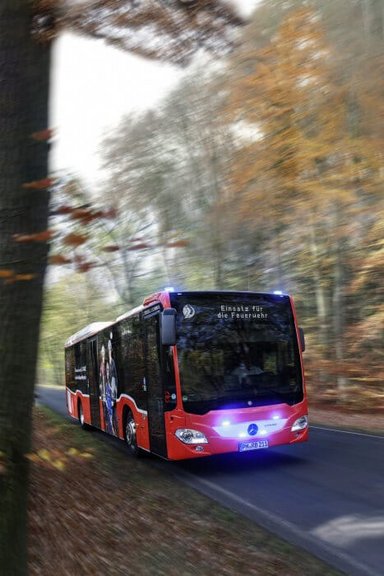 Mit Blaulicht und Martinshorn im Notfalleinsatz: Mercedes-Benz Citaro LE Ü als Rettungsbus für den Verkehrsbetrieb regiobus Potsdam Mittelmark