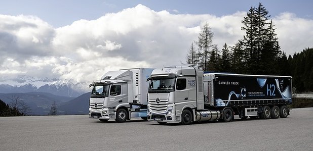 Touring the Alps with battery and hydrogen – CO2-neutral trucks from Daimler Truck demonstrate their capabilities