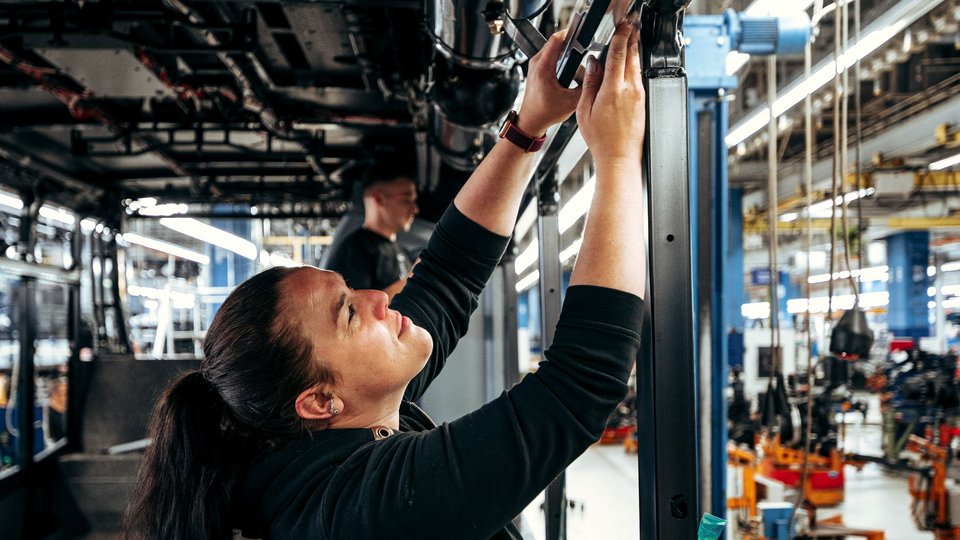 A female employee working in a plant.