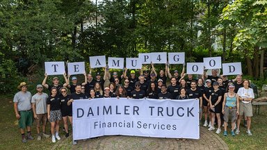 Social Day bei Daimler Truck Financial Services: Mitarbeitende verschönern den Gartenbereich am Immanuel-Grözinger-Haus 
