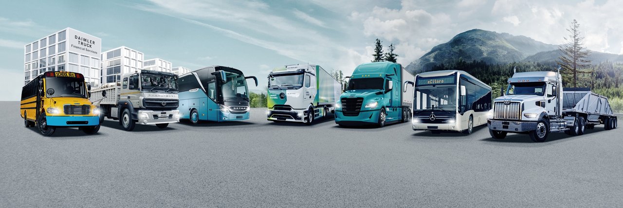 Daimler Truck Brand Range mit Financial Services vor Bergkulisse