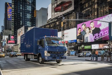 Daimler Trucks &amp; Buses strebt komplett CO2-neutrale Neufahrzeugflotte bis 2039 in wichtigsten Regionen an