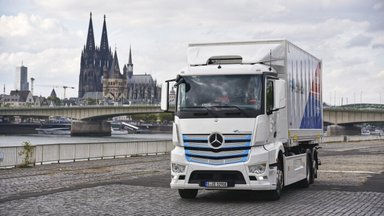 Zweite eActros Testphase nimmt weiter Fahrt auf: Mercedes-Benz E-Lkw startet bei Remondis in Köln