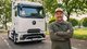 Tobias Wagner vor einem Mercedes-Benz eActros 600