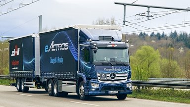 40 Tonnen Gesamtgewicht: batterieelektrischer eActros fährt jetzt mit Anhänger im Nordschwarzwald