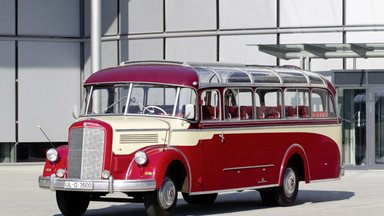 Daimler Buses mit zwei Exponaten auf der „Retro Classics 2019“