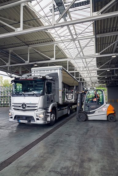 Mercedes-Benz Group AG elektrifiziert ihre Logistik zwischen Bad Cannstatt und Sindelfingen mit dem eActros