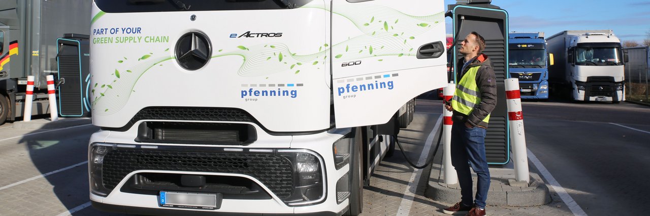 Mercedes-Benz eActros 600 im Ladeprozess