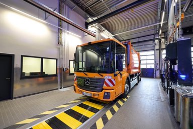 Daimler Truck opens new sales and service center for trucks and buses in Aschheim near Munich