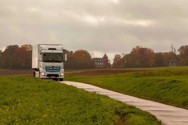 First Mercedes-Benz eActros in Belgium: Van Mieghem Logistics tests battery-electric truck