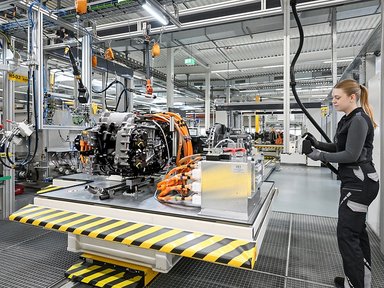 Production start for central components of the new eActros 600 at the Gaggenau and Kassel plants