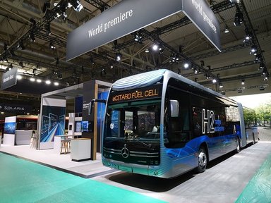 Mercedes-Benz eCitaro G fuel cell mit vollelektrischem Antrieb auf dem Global Public Transport Summit in Barcelona